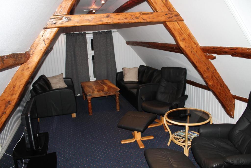 Kjobmandsgaarden Hotel Mandal Room photo